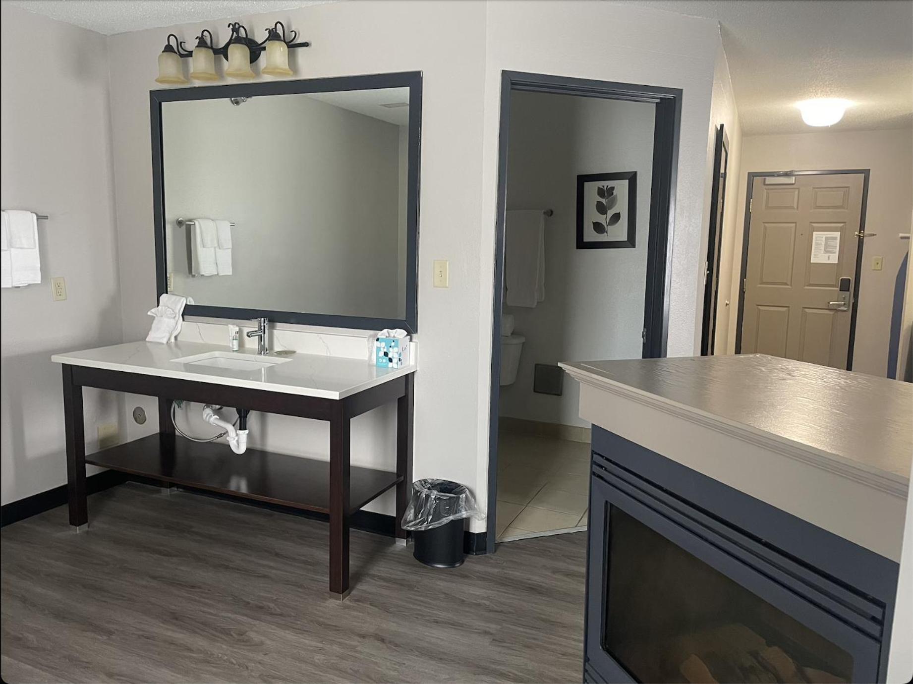 Harmony Inn & Suites Форт-Додж Экстерьер фото