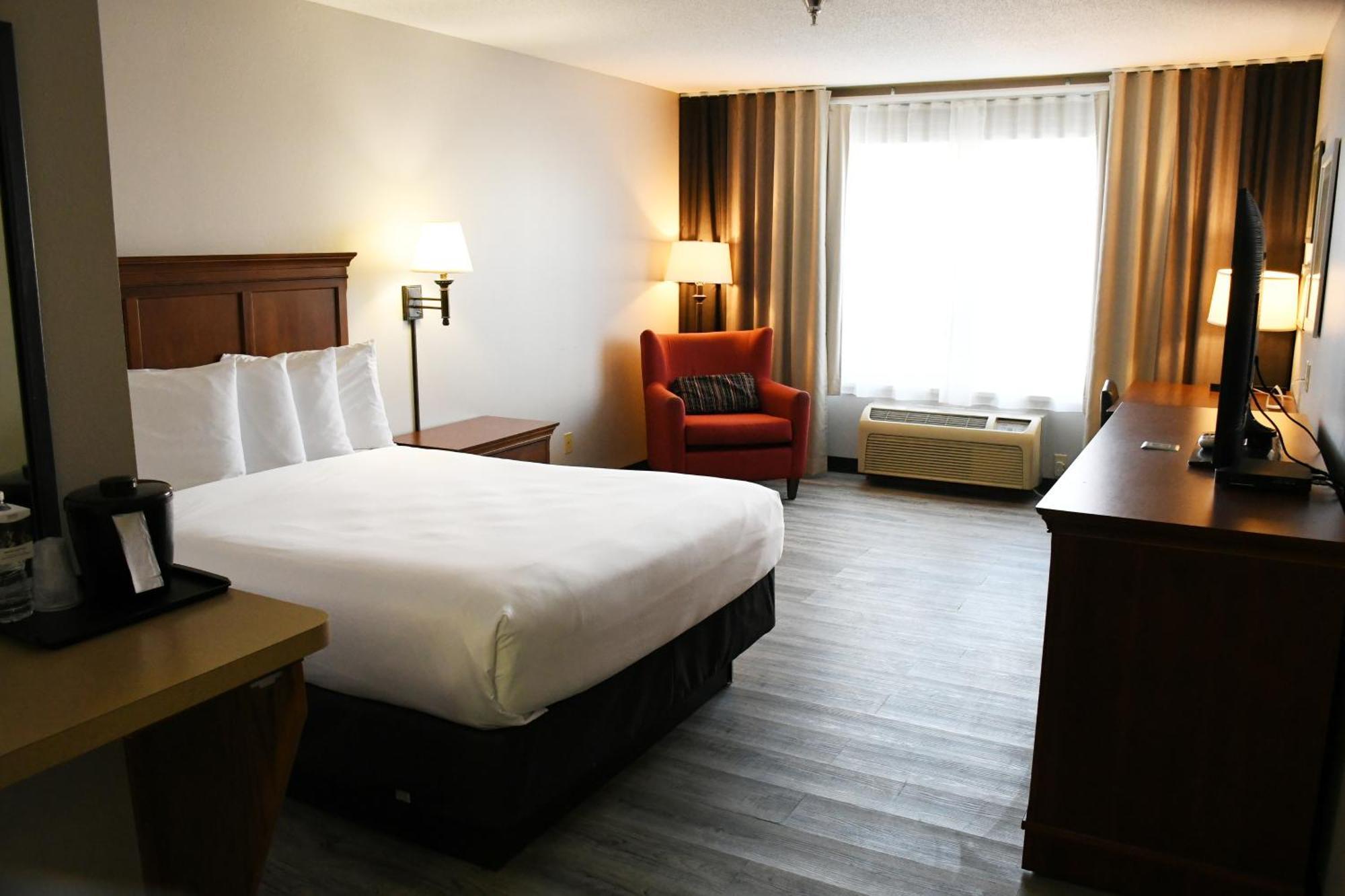 Harmony Inn & Suites Форт-Додж Экстерьер фото