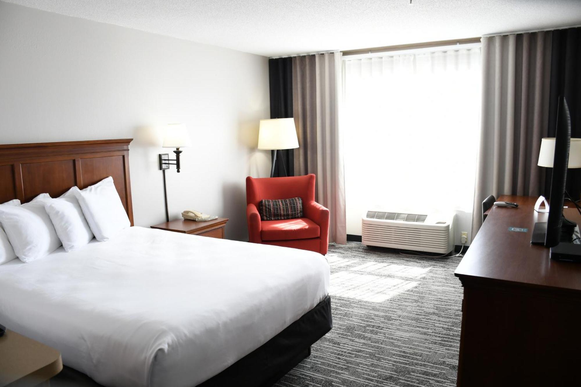 Harmony Inn & Suites Форт-Додж Экстерьер фото